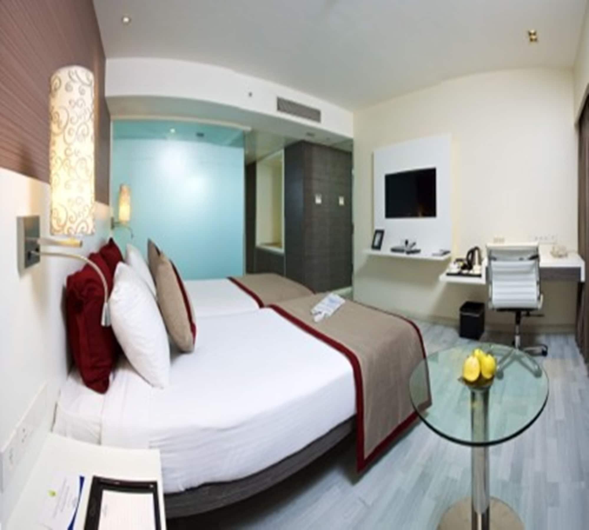 Majestic Court Sarovar Portico Navi Mumbai Esterno foto