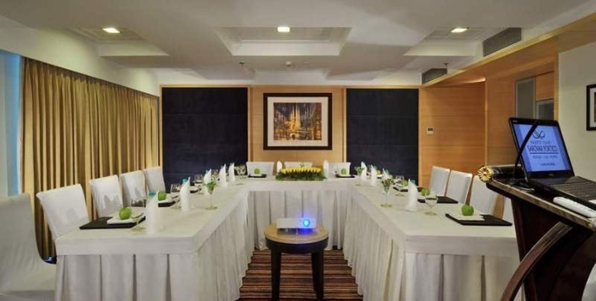Majestic Court Sarovar Portico Navi Mumbai Esterno foto