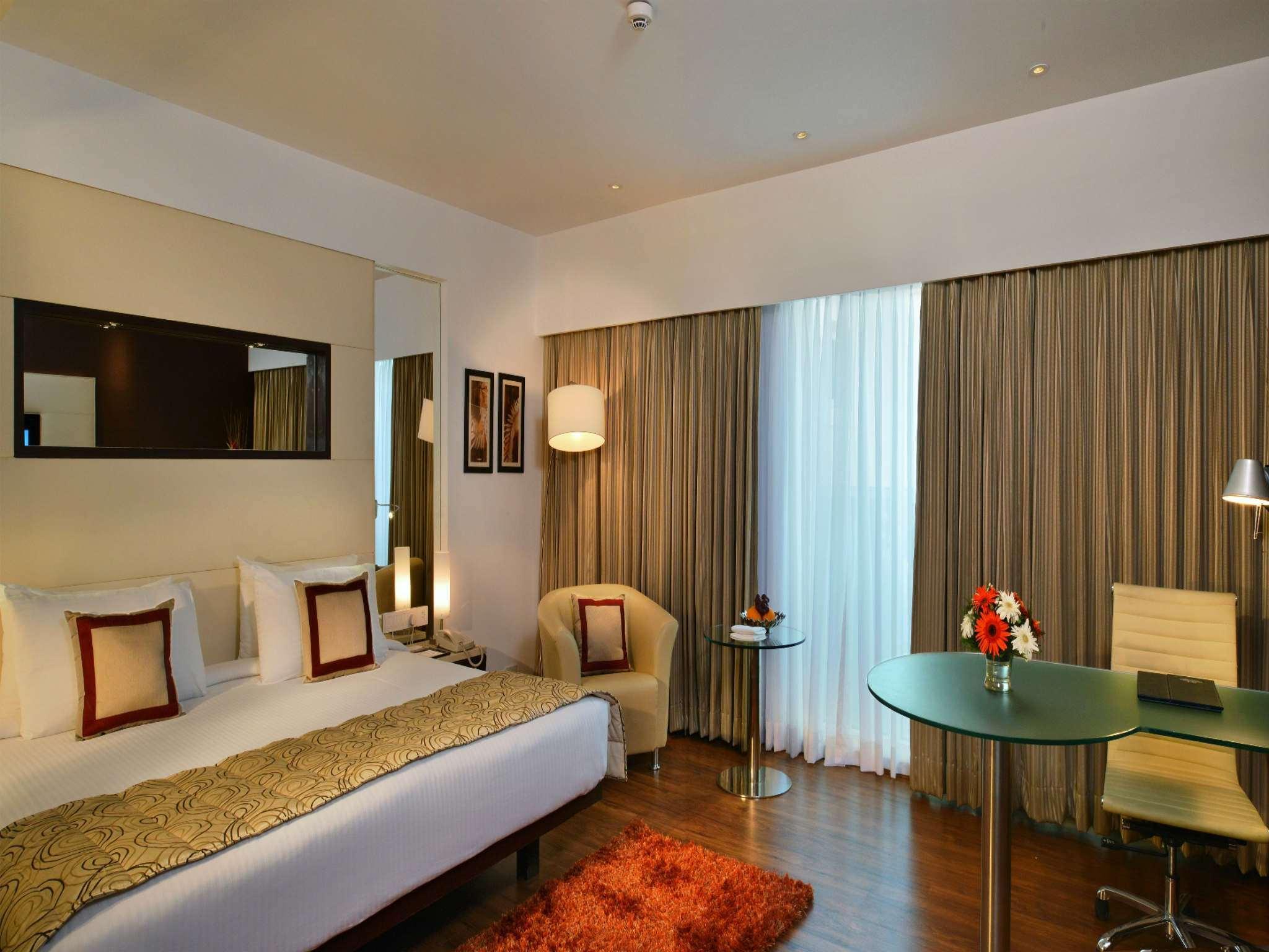 Majestic Court Sarovar Portico Navi Mumbai Esterno foto