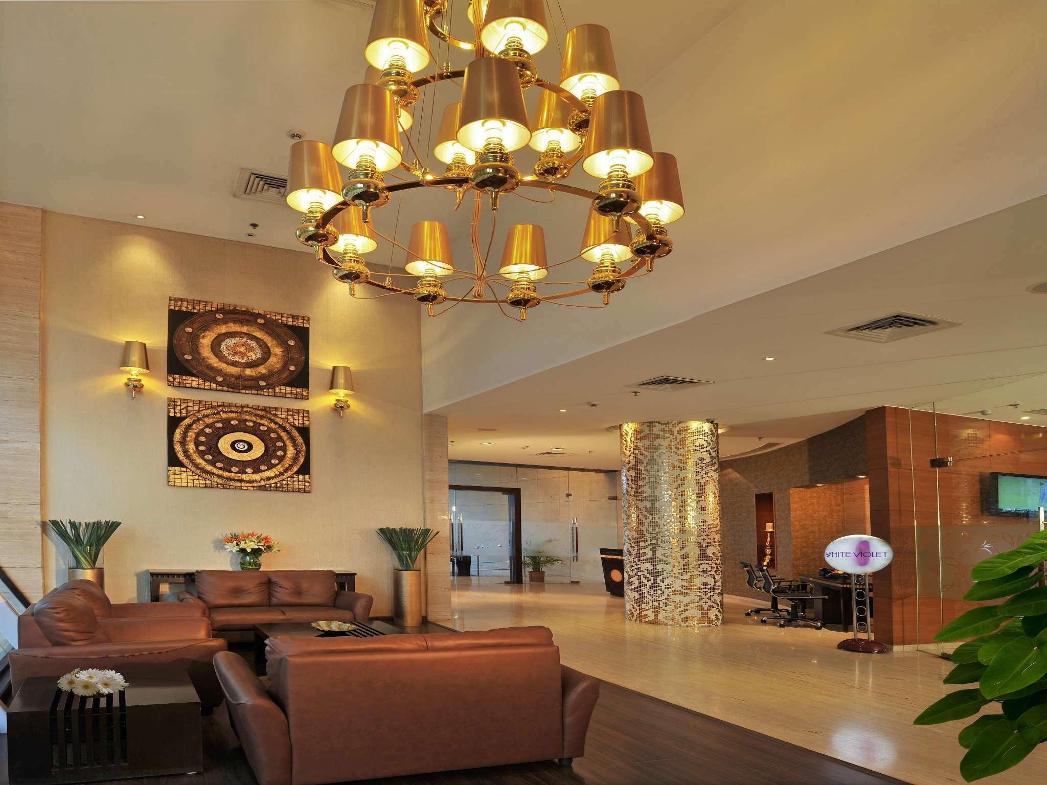 Majestic Court Sarovar Portico Navi Mumbai Esterno foto