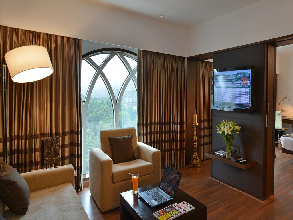 Majestic Court Sarovar Portico Navi Mumbai Esterno foto