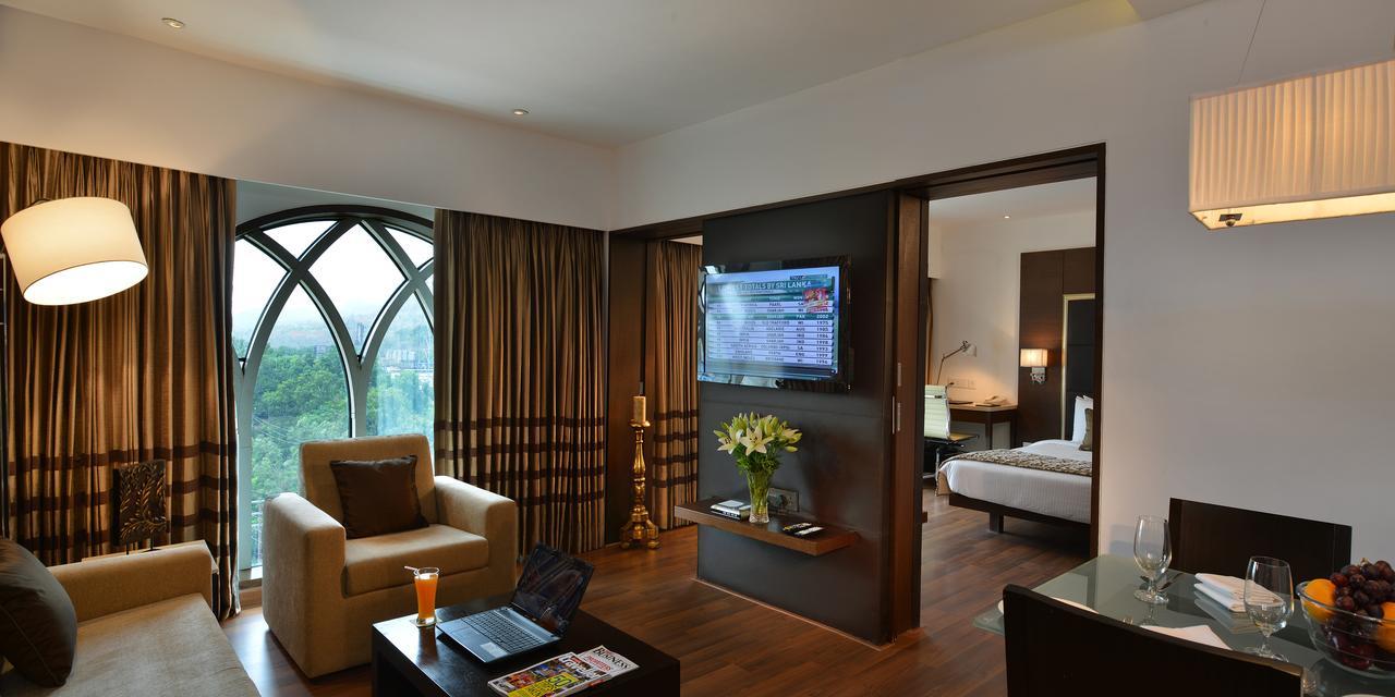 Majestic Court Sarovar Portico Navi Mumbai Esterno foto