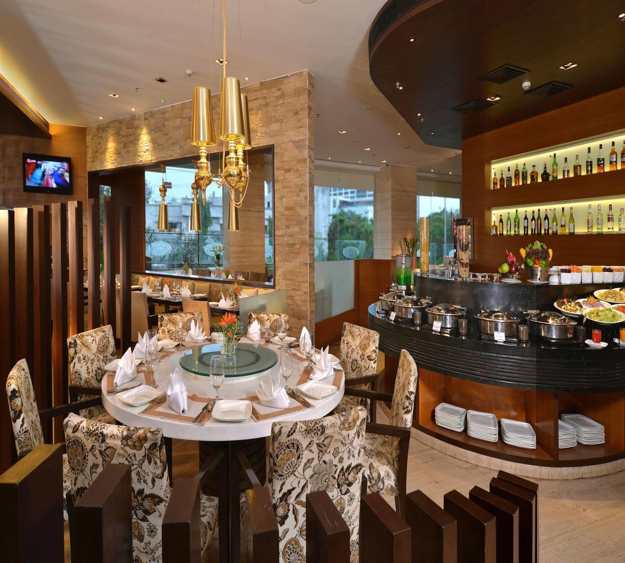 Majestic Court Sarovar Portico Navi Mumbai Esterno foto