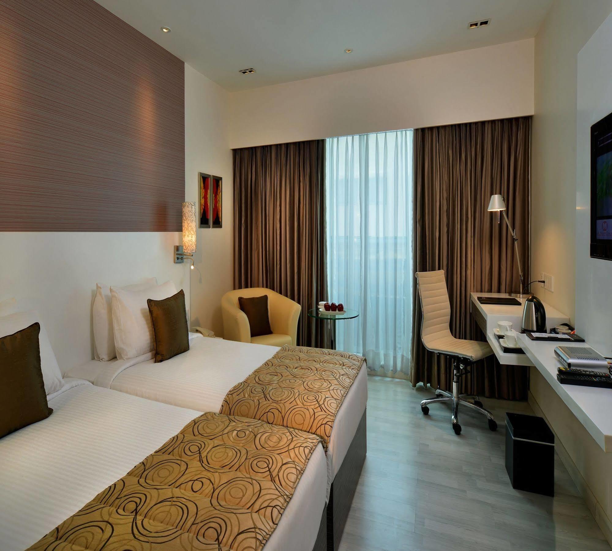 Majestic Court Sarovar Portico Navi Mumbai Esterno foto