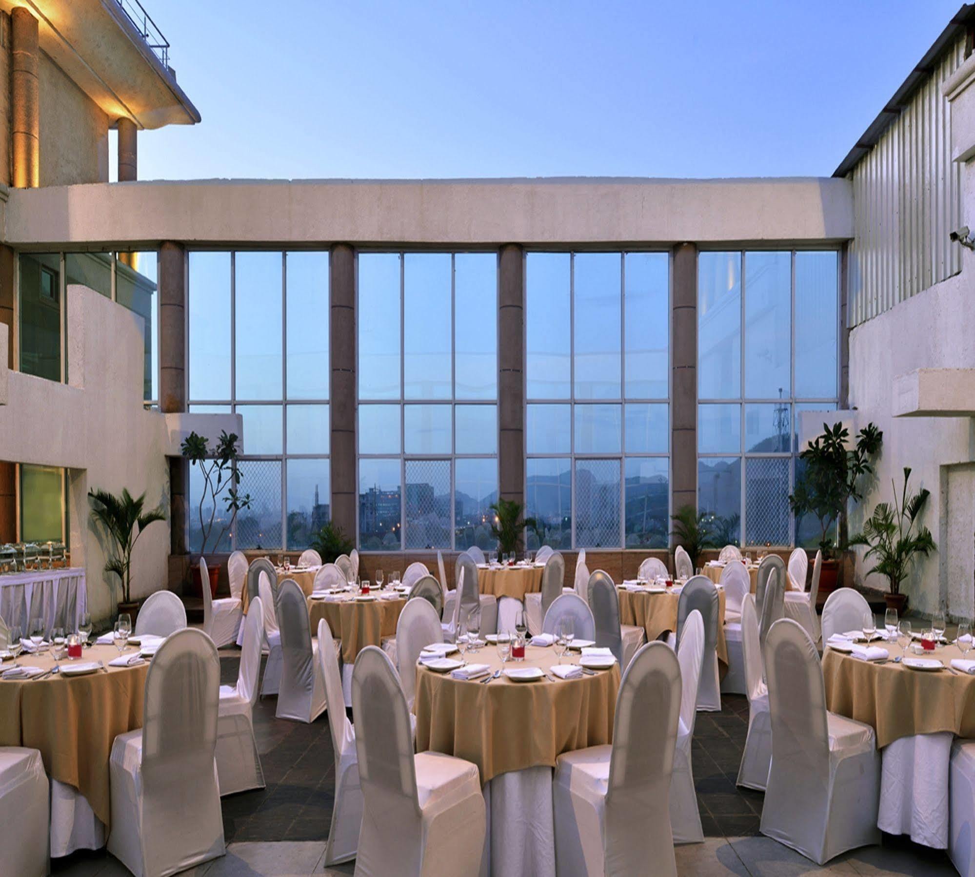 Majestic Court Sarovar Portico Navi Mumbai Esterno foto