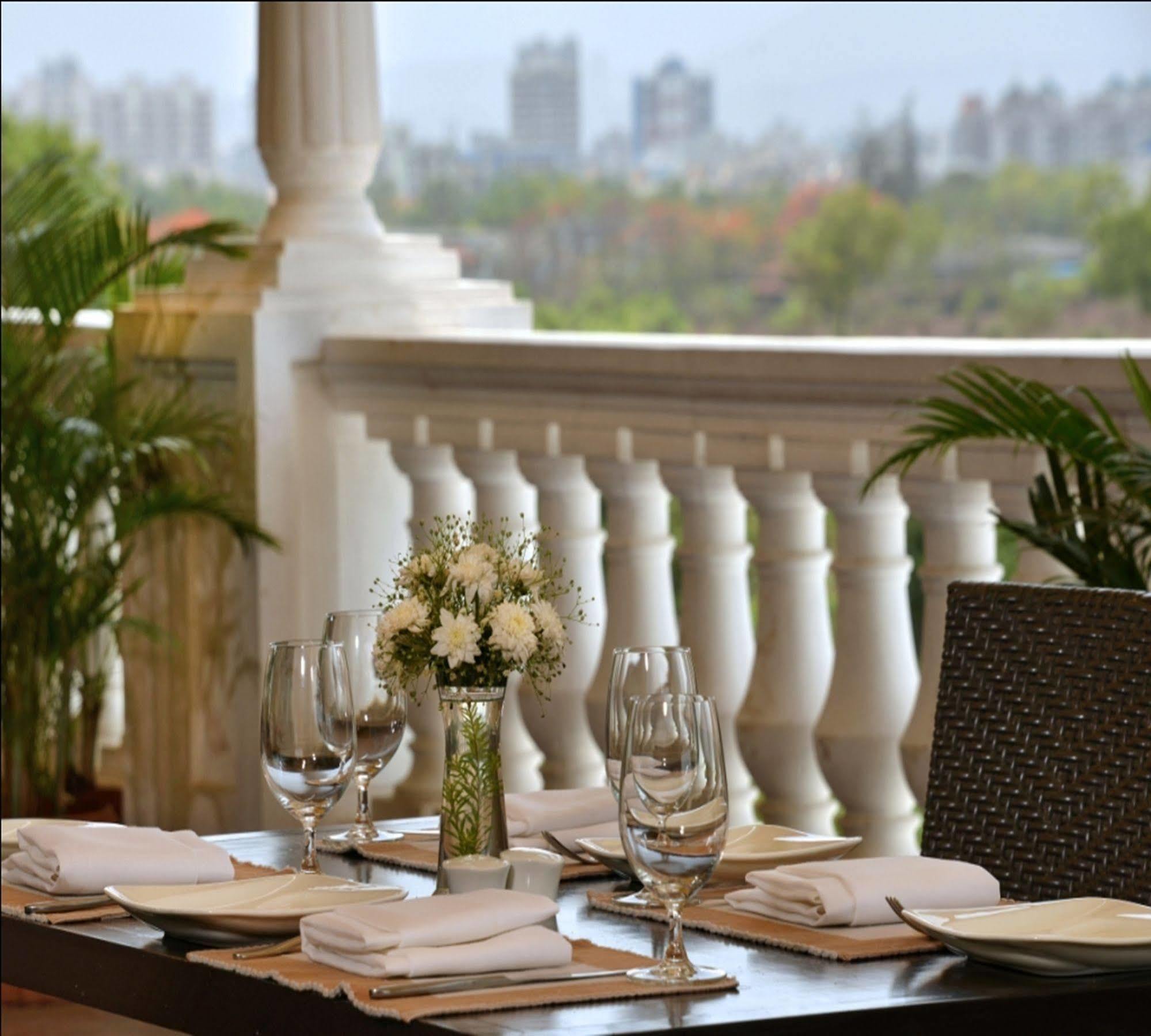 Majestic Court Sarovar Portico Navi Mumbai Esterno foto