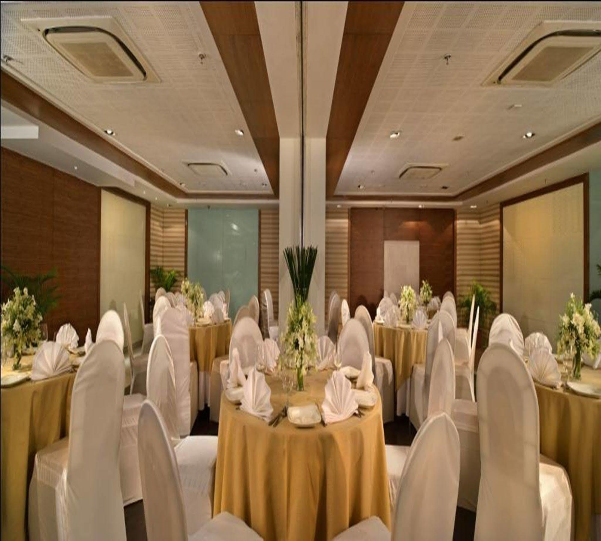 Majestic Court Sarovar Portico Navi Mumbai Esterno foto