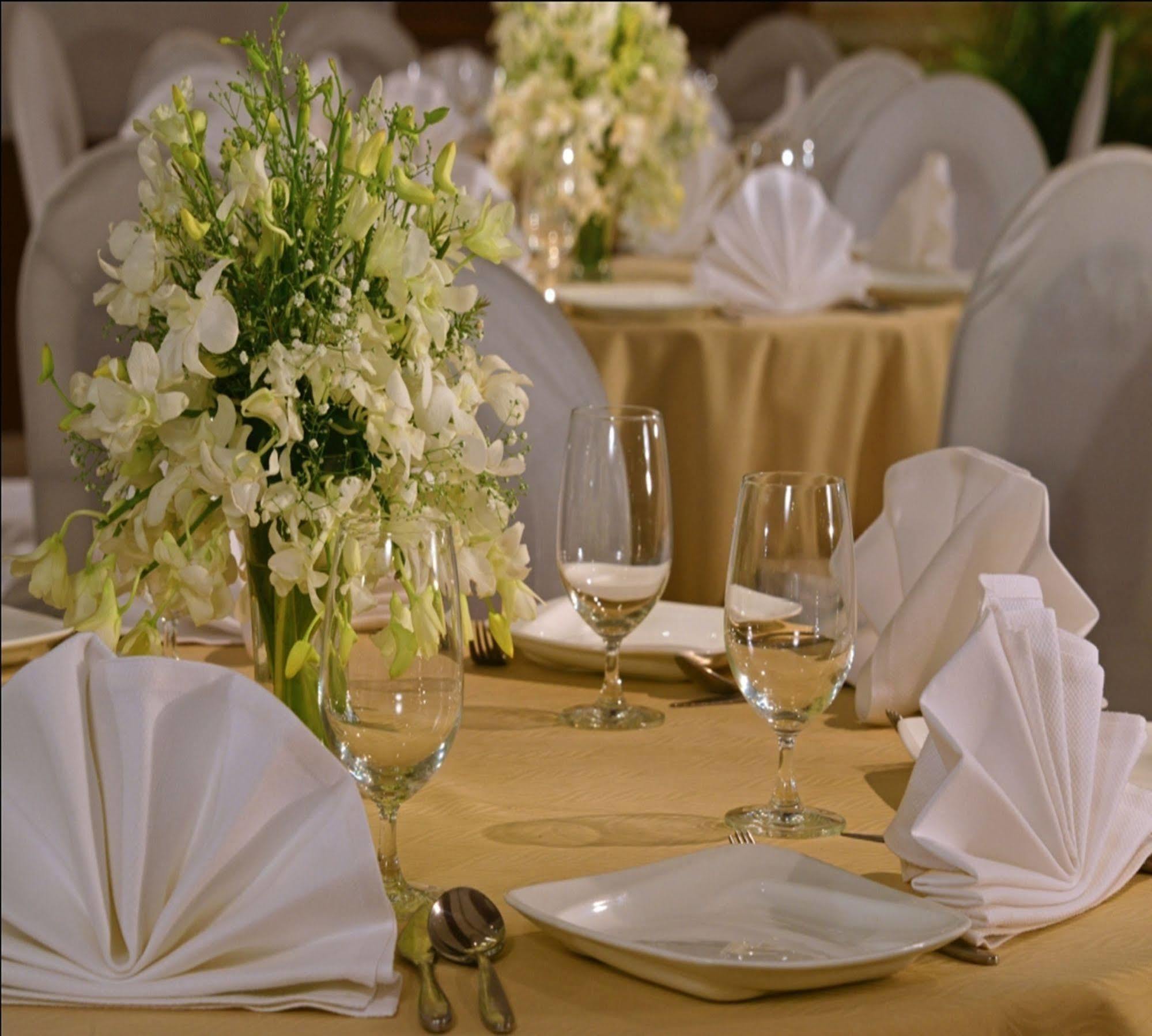 Majestic Court Sarovar Portico Navi Mumbai Esterno foto