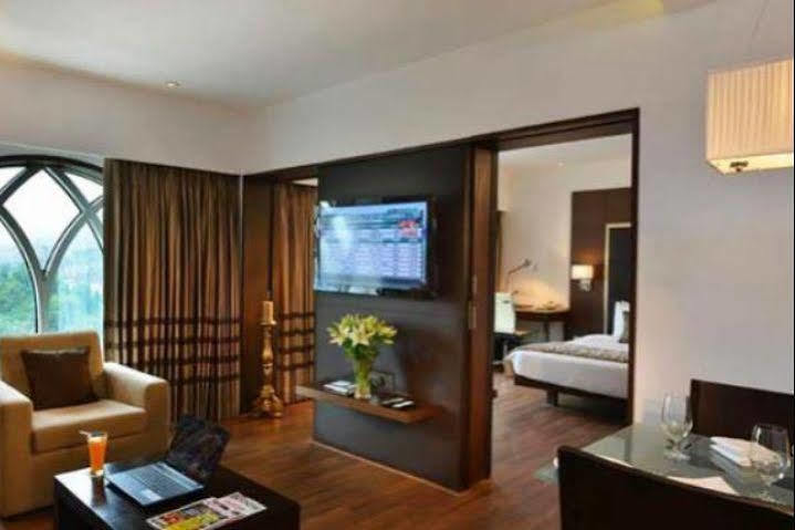 Majestic Court Sarovar Portico Navi Mumbai Esterno foto